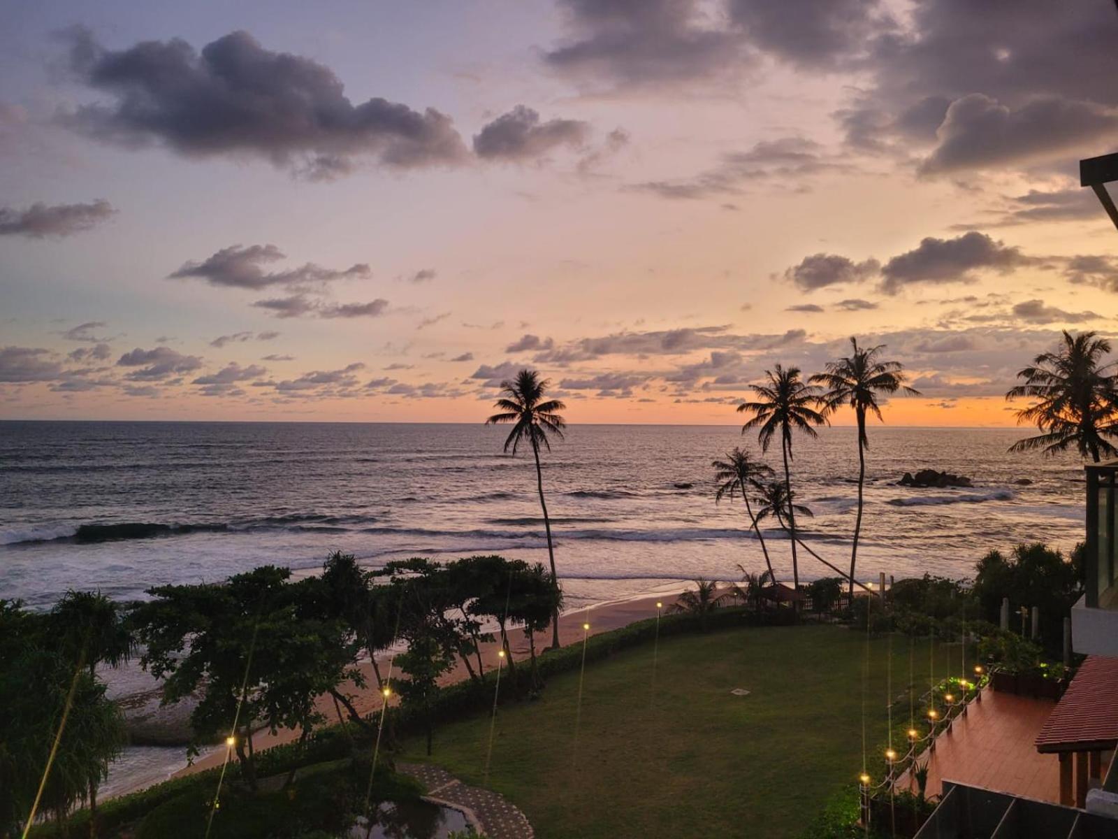 Hasara Oceanfront Apartment Galle Exterior foto